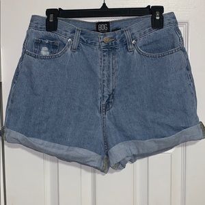BDG Mom High rise shorts with cuff 😍
